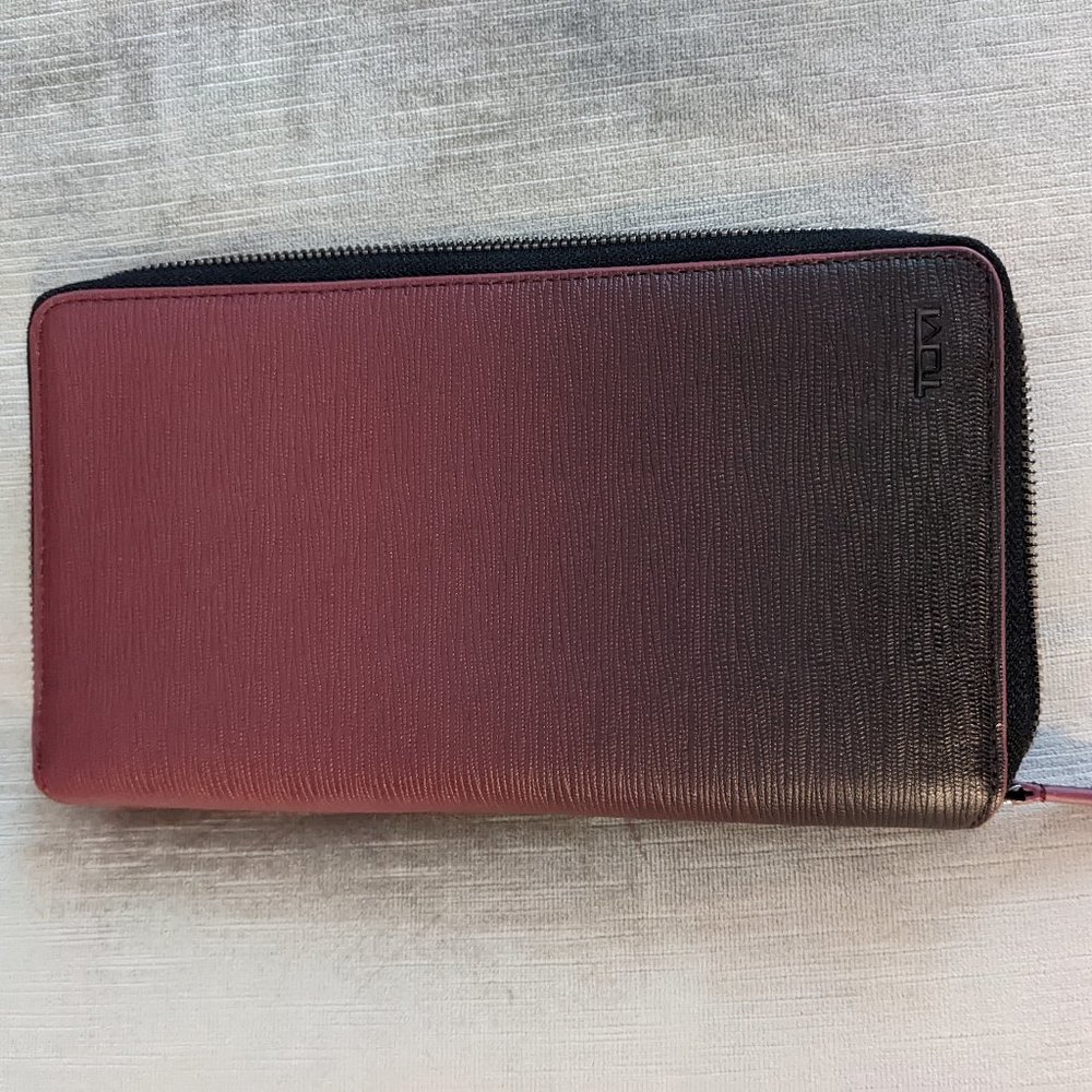 Tumi Province Travel Wallet in Berry Ombre (Brand new, never used)